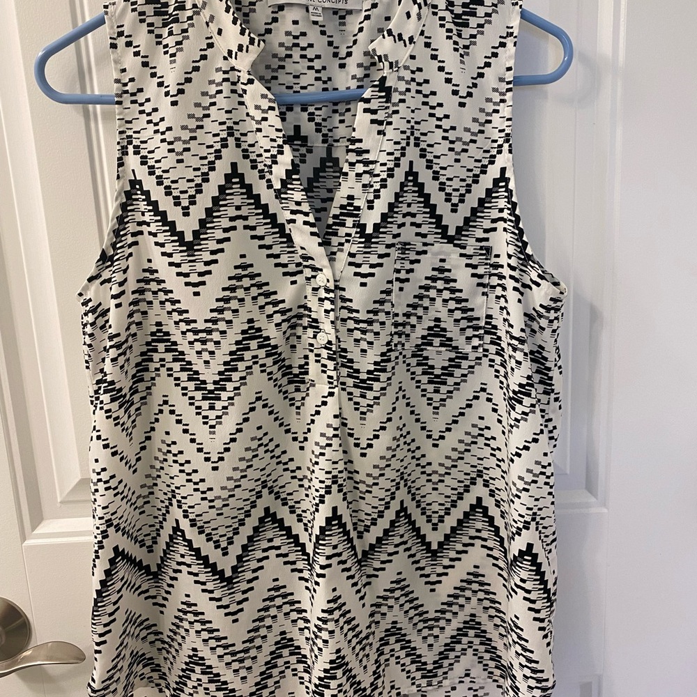 Sleeveless shirt